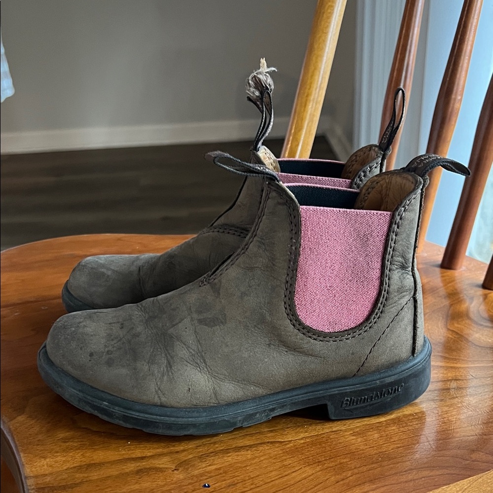 Little girl Blundstone Brown Boots with Pink Elastic size 13